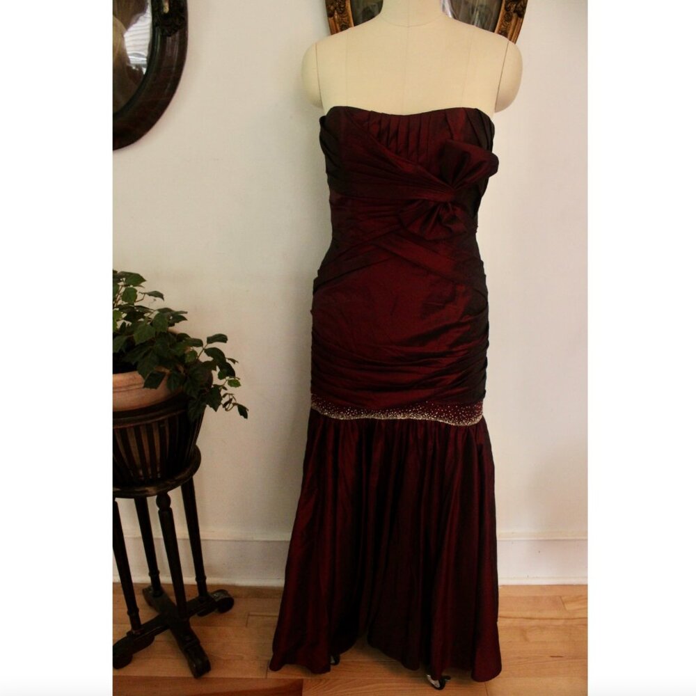 2000's Y2K Tony Bowles Burgundy Taffeta Beaded Mermaid Cut Ruched Bodice Evening
